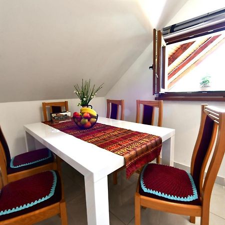 Apartman Jelena Rakovica Buitenkant foto