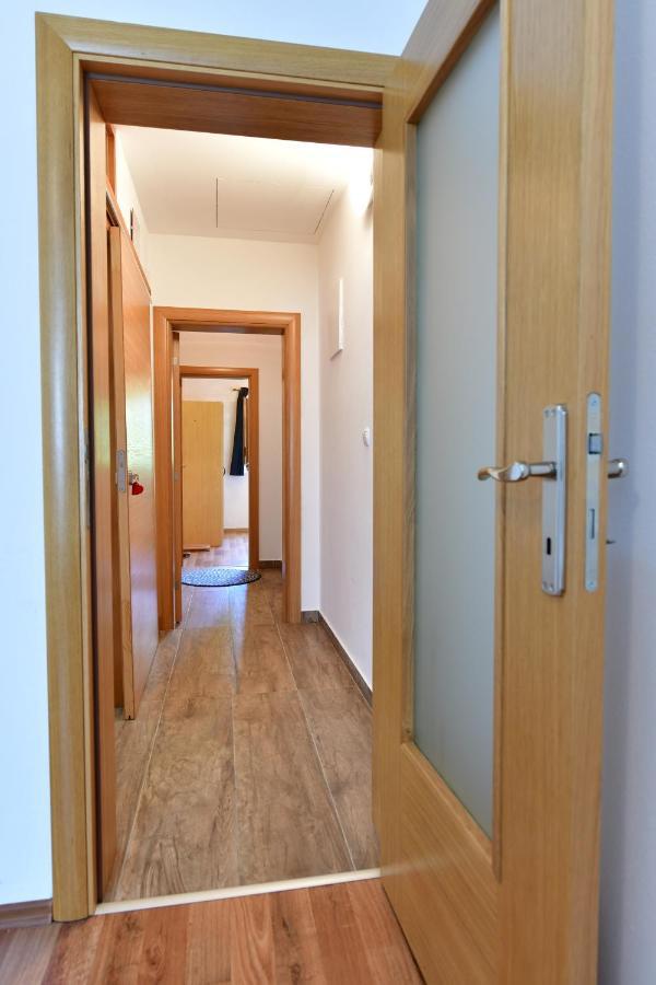 Apartman Jelena Rakovica Buitenkant foto