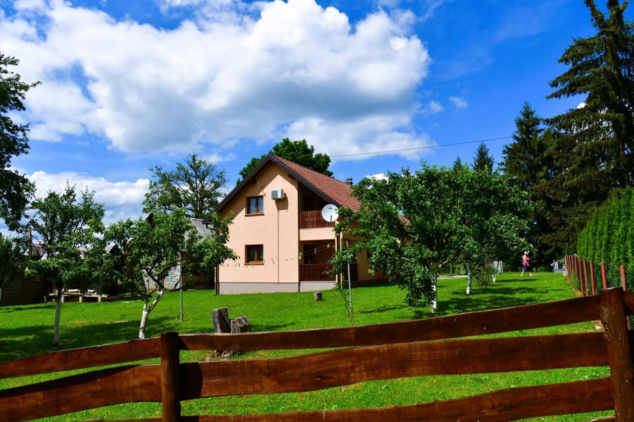 Apartman Jelena Rakovica Buitenkant foto