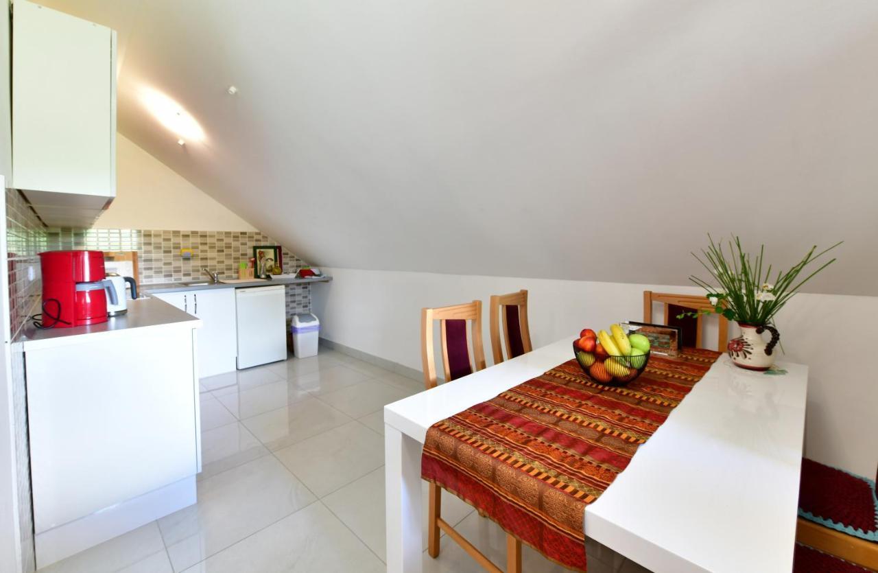 Apartman Jelena Rakovica Buitenkant foto