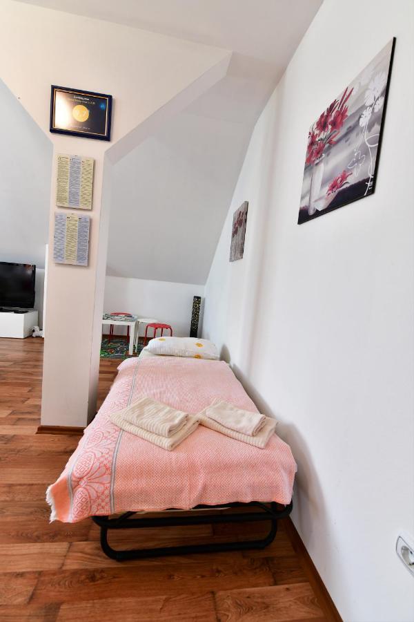 Apartman Jelena Rakovica Buitenkant foto