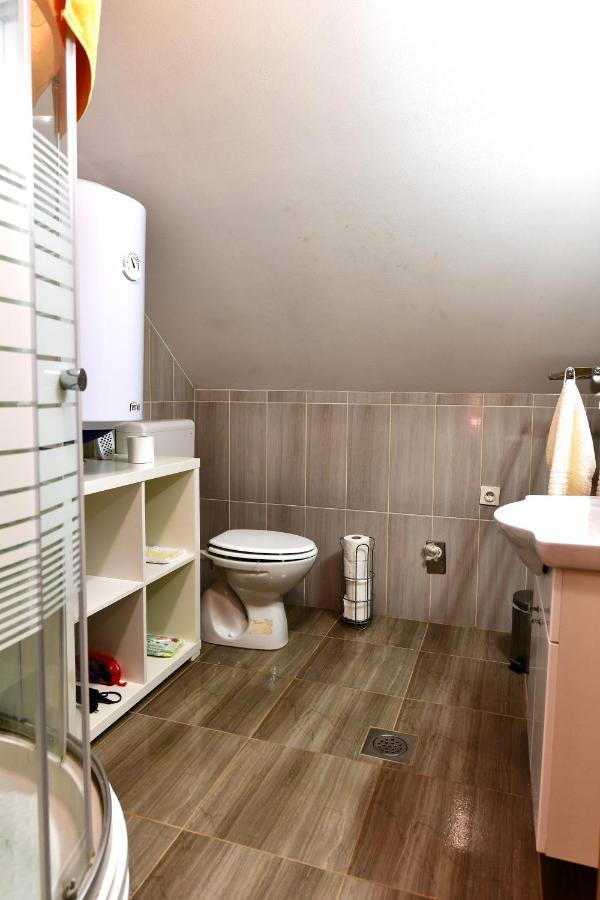Apartman Jelena Rakovica Buitenkant foto