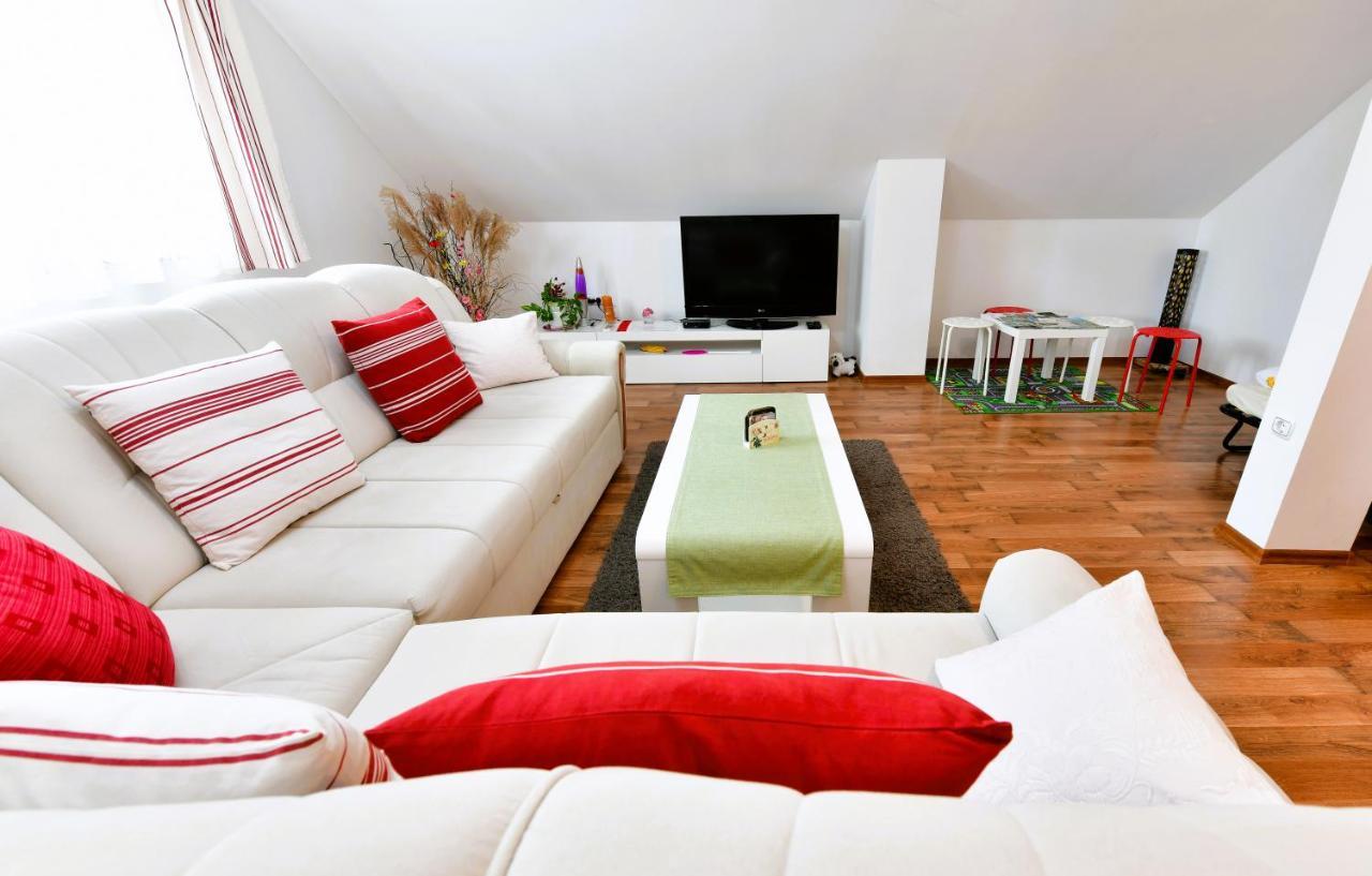 Apartman Jelena Rakovica Buitenkant foto