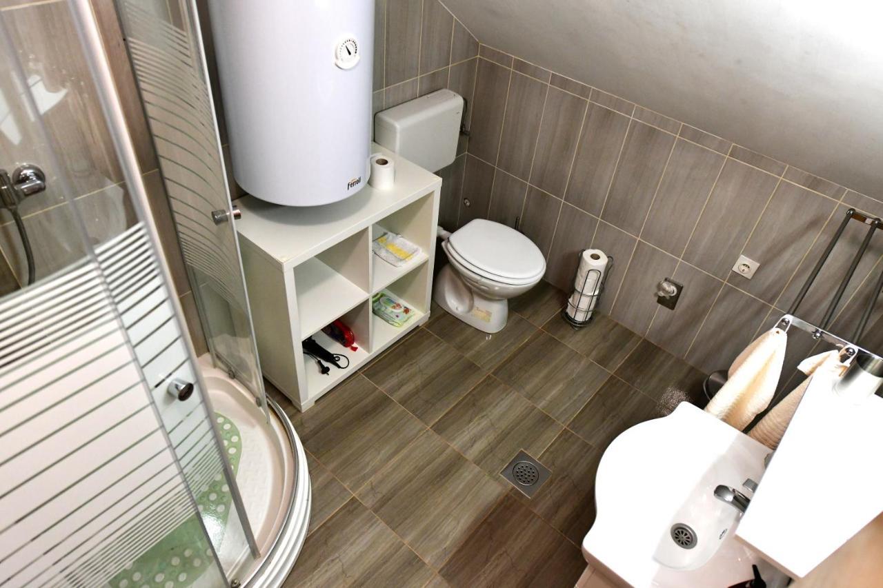 Apartman Jelena Rakovica Buitenkant foto